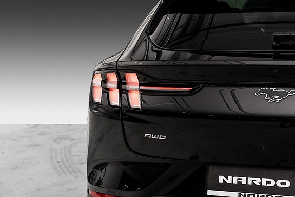 Ford Mustang Mach-E 6 of 27