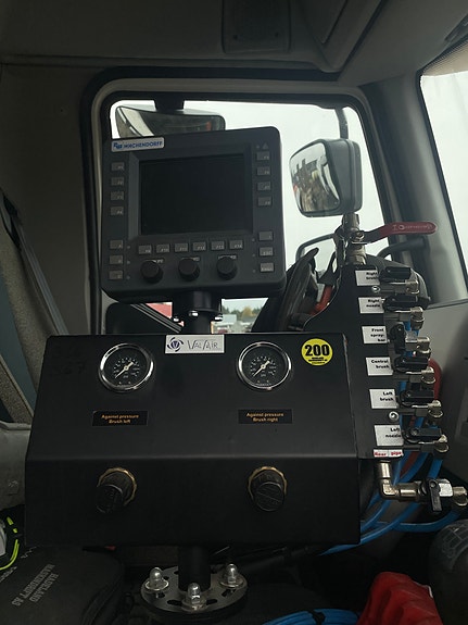 Volvo FL 250 VALÀIR BH6 Sweeper 10 of 12