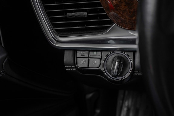 Porsche Panamera 4 18 of 30