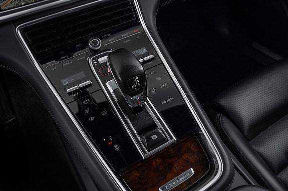 Porsche Panamera 4 13 of 30