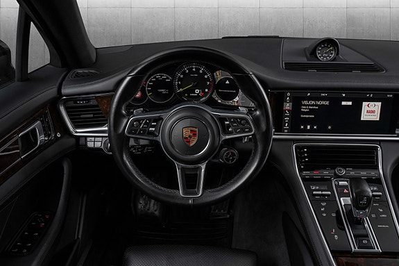 Porsche Panamera 4 26 of 30