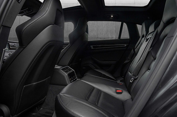 Porsche Panamera 4 24 of 30