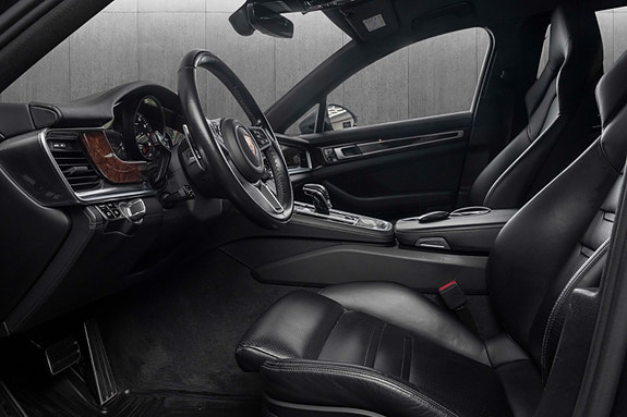Porsche Panamera 4 21 of 30