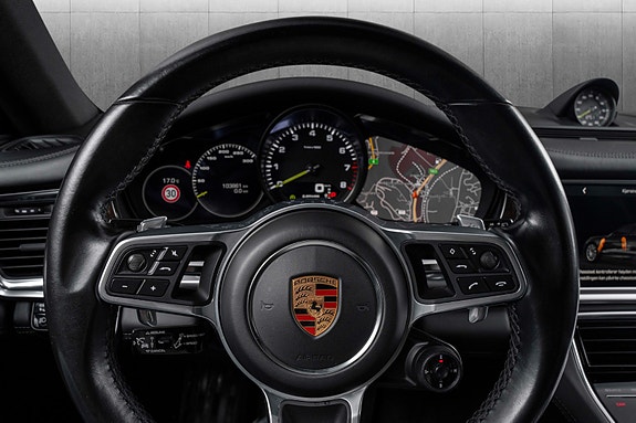 Porsche Panamera 4 10 of 30