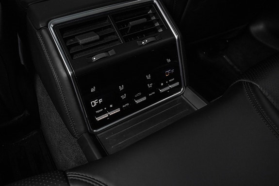 Porsche Panamera 4 27 of 30