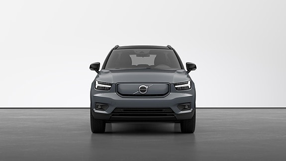 Volvo XC40 3 of 28