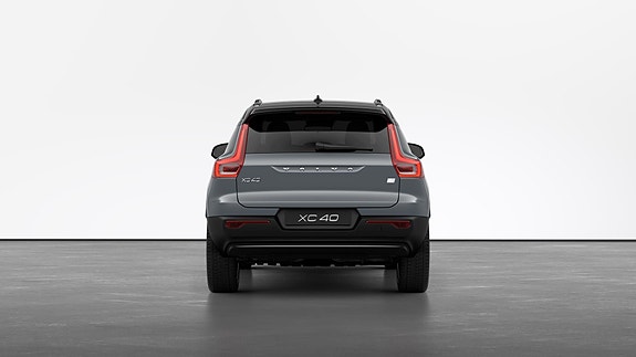 Volvo XC40 5 of 28