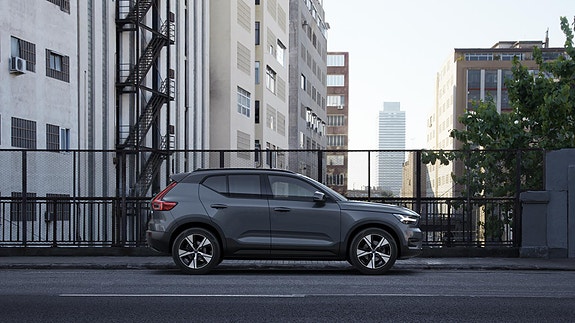 Volvo XC40 12 of 28