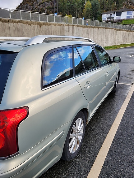 Toyota Avensis 2 of 22