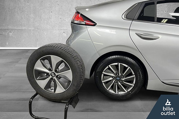 Hyundai IONIQ 24 of 24