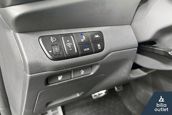 Hyundai IONIQ 17 of 24