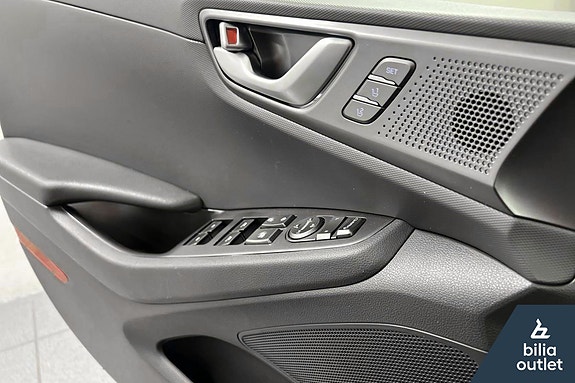 Hyundai IONIQ 11 of 24