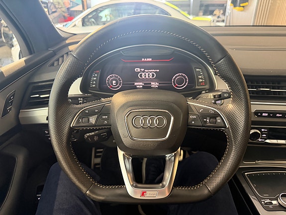 Audi Q7 25 of 30