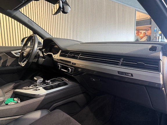 Audi Q7 8 of 30