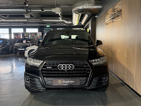 Audi Q7 2 of 30
