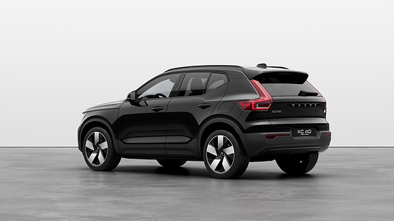 Volvo XC40 4 of 26