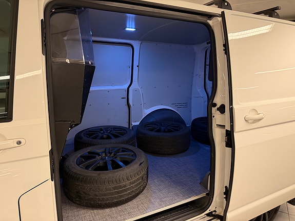 Volkswagen Transporter 8 of 30