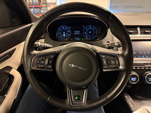 Jaguar E-PACE 12 of 25