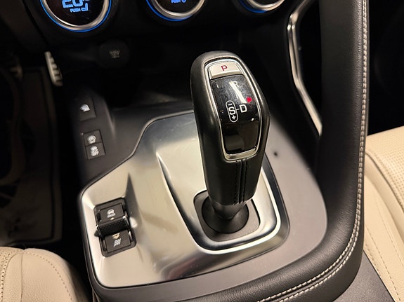 Jaguar E-PACE 17 of 25