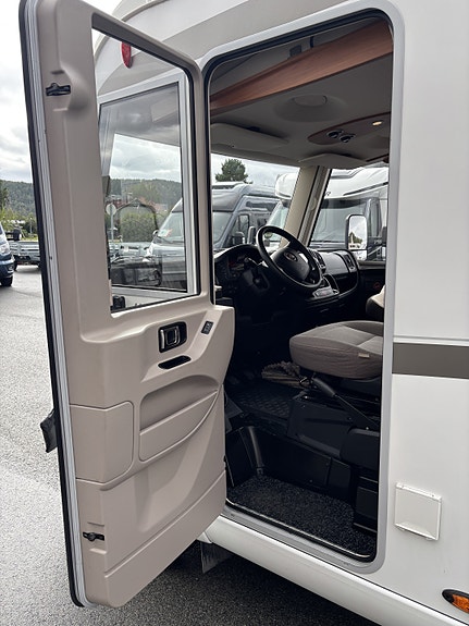 Hymer EX614 6 of 30