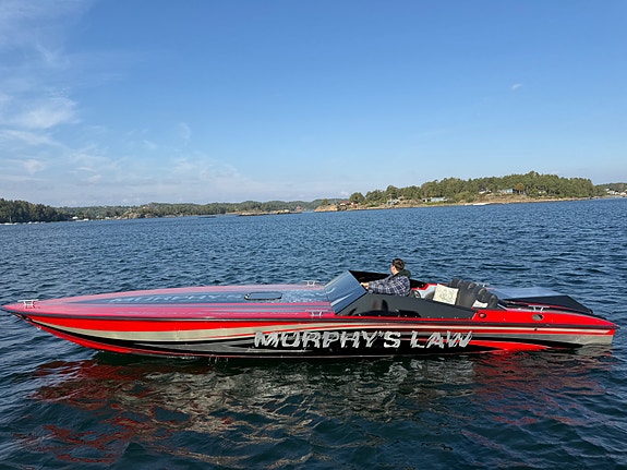 Vantage 24 bygd om til 27 med innenbords, av Predator Po werboats 4 of 23