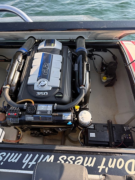 Vantage 24 bygd om til 27 med innenbords, av Predator Po werboats 12 of 23