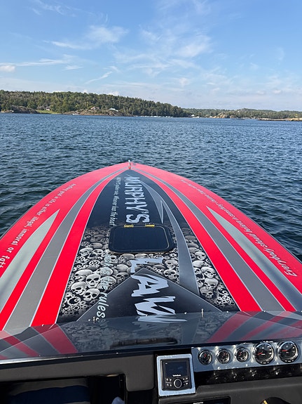 Vantage 24 bygd om til 27 med innenbords, av Predator Po werboats 7 of 23
