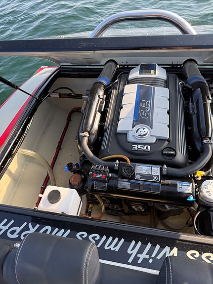 Vantage 24 bygd om til 27 med innenbords, av Predator Po werboats 9 of 23