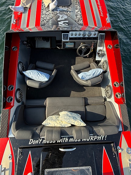 Vantage 24 bygd om til 27 med innenbords, av Predator Po werboats 17 of 23