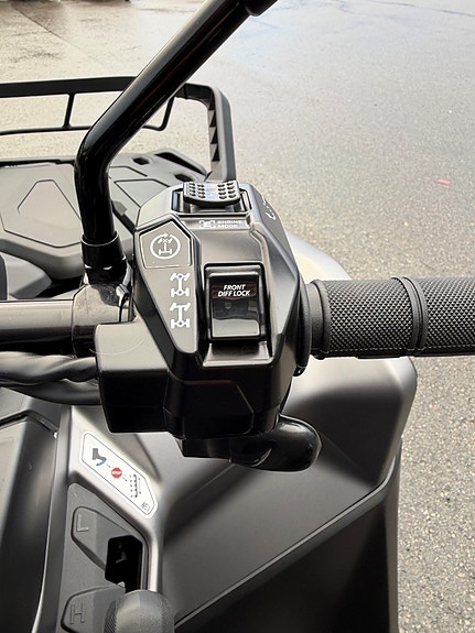 Can-Am Can-Am Outlander MAX HD10 – kampanje – 30” hjul – snøskjær – klar for levering! 11 of 11