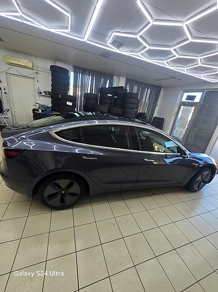 Tesla Model 3 6 of 13