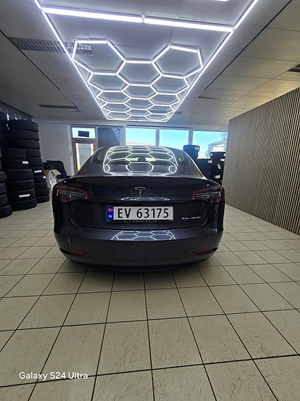 Tesla Model 3 9 of 13
