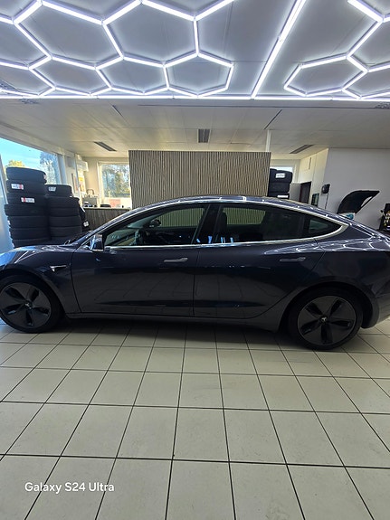 Tesla Model 3 7 of 13