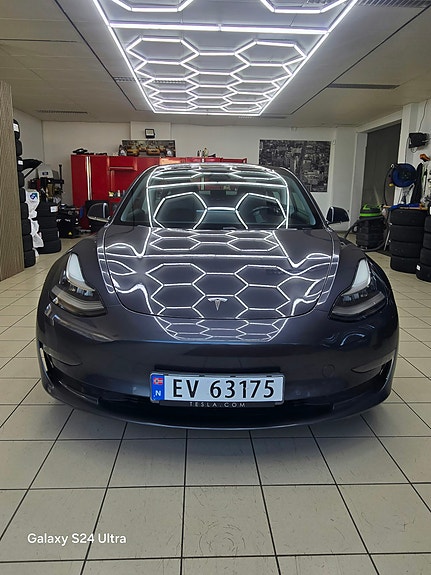 Tesla Model 3 11 of 13