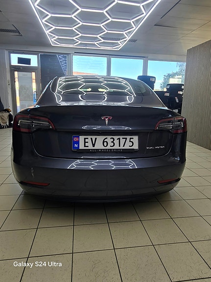 Tesla Model 3 10 of 13