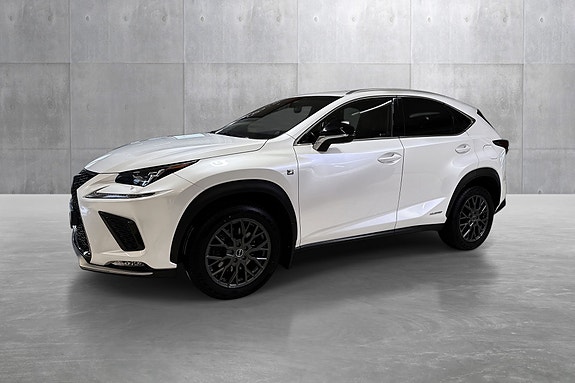 Lexus NX300h 2 of 25