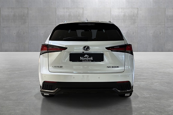 Lexus NX300h 4 of 25