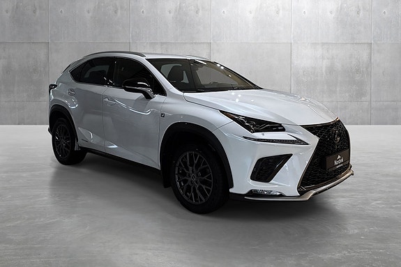 Lexus NX300h 6 of 25