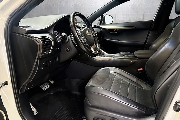 Lexus NX300h 8 of 25