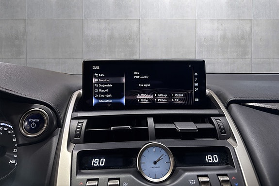 Lexus NX300h 16 of 25