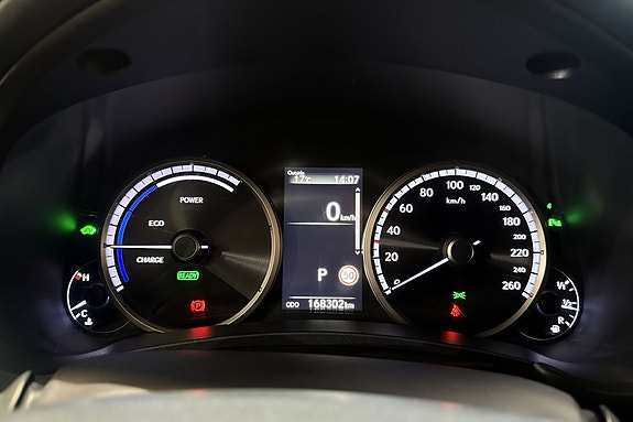 Lexus NX300h 11 of 25