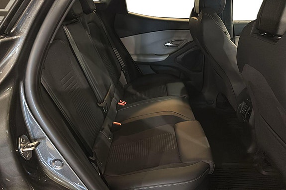 Ford Explorer 18 of 26