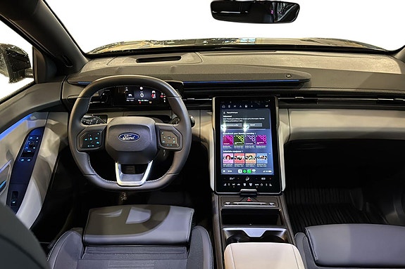 Ford Explorer 10 of 26