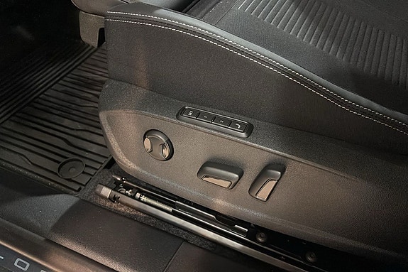 Ford Explorer 25 of 26