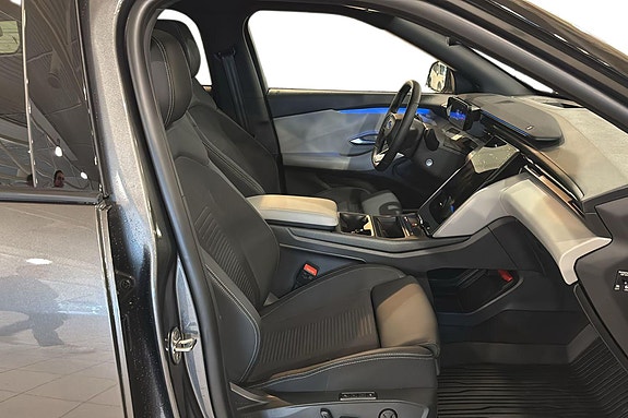 Ford Explorer 16 of 26