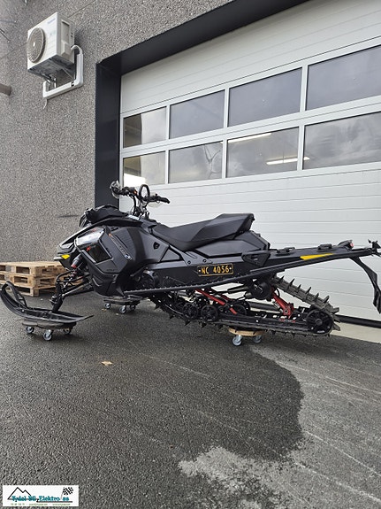 Ski-doo RENEGADE 900 ACE TURBO R XRS 10 of 11