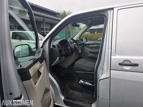 Volkswagen Transporter 9 of 30