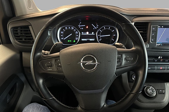 Opel Vivaro 12 of 27