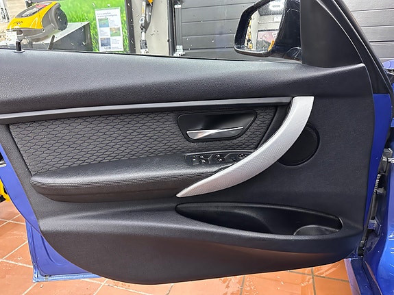 BMW 320d 8 of 27