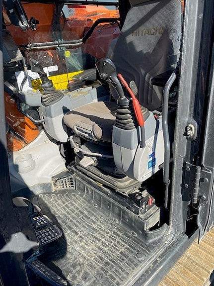 Hitachi 225US-6 15 of 17